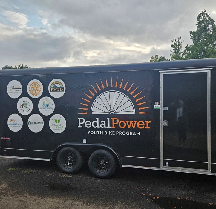 enclosed bike trailer for hauling bikes