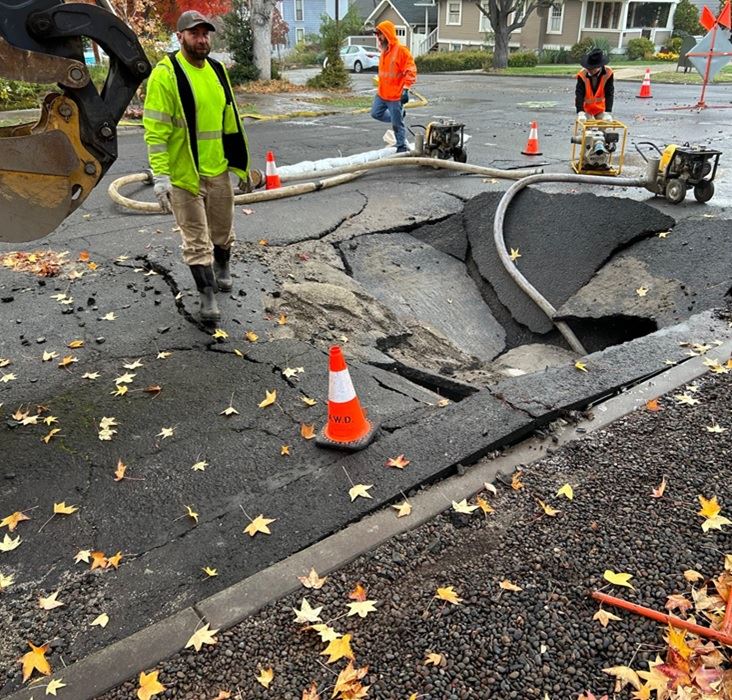 Waterleak on a city street being repaired by city crew