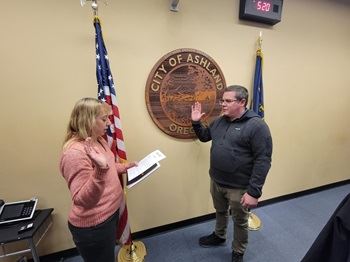 Newly elected officials sworn in 